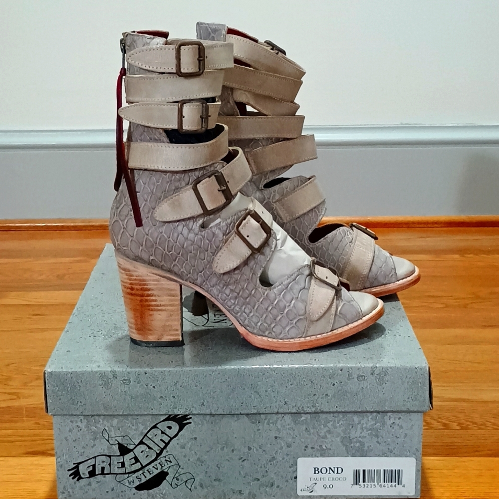 Freebird by Steven Bond Taupe Croco Size 9. New in box